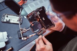 Wie teuer ist es, ein Handy-Display zu reparieren? Kosten und Einflussfaktoren einer Displayreparatu