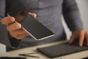 Panzerfolie Vom Handy Lösen – So entfernen Sie eine Panzerfolie sicher vom Smartphon