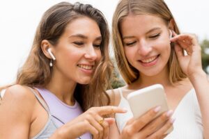 Wie Kann Man Zwei AirPods Mit Einem Handy Verbinden? So verbindest du zwei AirPods gleichzeitig mit einem Smartphon
